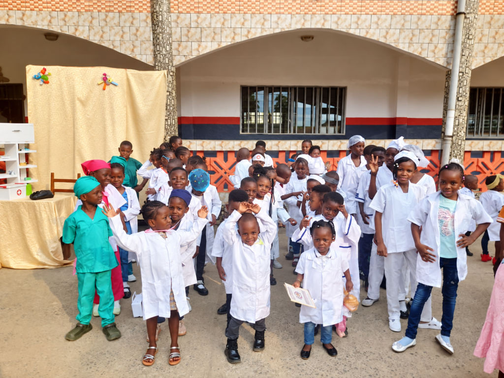 Graduating pupils in the school courtyard